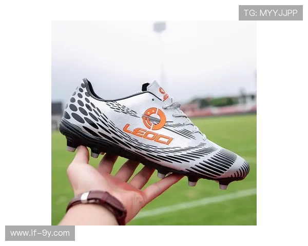 长钉足球鞋在湿滑场地上使用是否容易滑动对比分析